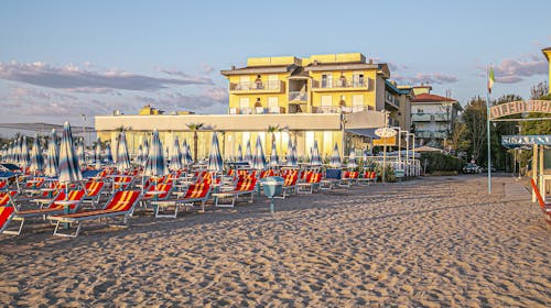 Hotel Royal Inn - Savršeno all inclusive light leto odmah pored plaže, San Mauro A Mare, Italija - 133.156 RSD - 7x noćenje u dvokrevetnoj sobi sa balkonom (zavisno od raspoloživosti) za 2 osobe, All inclusive light u hotelskom restoranu