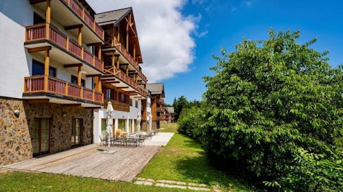 Forest Hotel Videc - Letnji wellness odmor na Pohorju tokom sedmice, Pohorje, Slovenija - 26.885 RSD - 2x noćenje u dvokrevetnoj sobi sa pomoćnim ležajem i prostranim balkonom za 2 osobe (1 dete do 6 godina besplatno), Polupansion