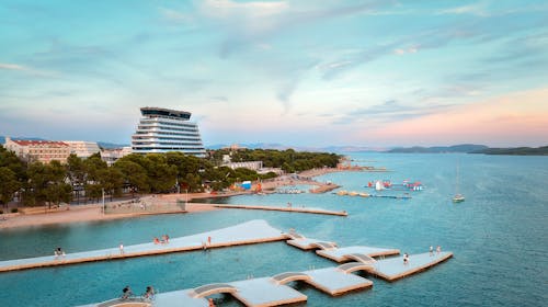 Hotel Olympia Sky - Početak leta u vrhunskom hotelu - Deluxe suite, Vodice, Dalmacija, Hrvatska - 86.651 RSD - 2x noćenje u Deluxe Suite sa balkonom i pogledom na grad za 2 odrasle osobe (2 dece do 17,99 godina besplatno), Polupansion
