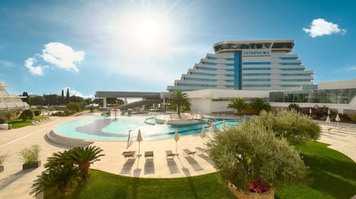 Hotel Olympia Sky - Početak leta u vrhunskom hotelu - Deluxe soba , Vodice, Dalmacija, Hrvatska - 60.821 RSD - 2x noćenje u dvokrevetnoj Deluxe sobi sa balkonom i pogledom na more za 2 osobe (1 dete do 5,99 godina i 1 dete do 12,99 godina besplatno), Polupansion