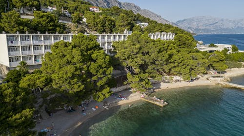 Sagitta Holiday Resort - Početak leta u Omišu - Standard soba, Omiš, Dalmacija, Hrvatska - 32.759 RSD - 2x noćenje u Standard dvokrevetnoj sobi za 2 osobe (1 dete do 7,99 godina besplatno), All inclusive