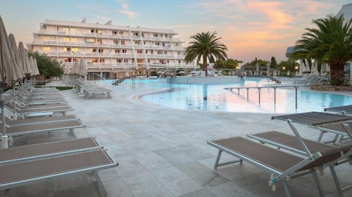 Hotel Olympia - Početak leta u Vodicama - Junior suite, Vodice, Dalmacija, Hrvatska - 151.463 RSD - 5x noćenje u Junior Suite za 2 osobe (2 dece do 17,99 godina besplatno), Polupansion