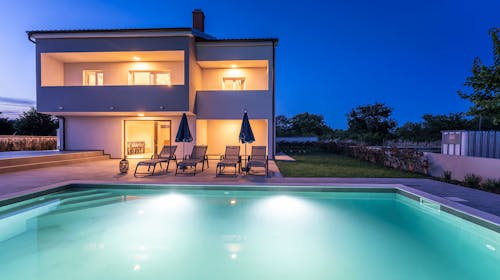 Villa Campi Dalmatia - Odmor u luksuznoj villi sa bazenom u Zadru, Galovac, Zadar, Hrvatska - 484.328 RSD - 7x noćenje u luksuznoj villi sa bazenom za 10 osoba, Korištenje privatnog grejanog bazena sa ležaljkama