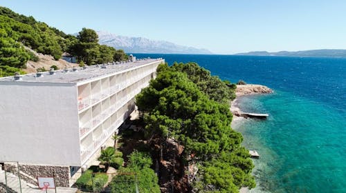 Sagitta Holiday Resort - Porodični početak leta u Omišu, Omiš, Dalmacija, Hrvatska - 52.719 RSD - 2x noćenje u Superior porodičnom bungalovu ili apartmanu za 2 osobe (2 dece do 13,99 godina i 1 dete do 7,99 godina besplatno), All inclusive