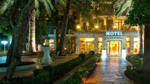 Hotel Rivijera - Porodični odmor u Petrovcu, Petrovac, Crna Gora - 31.115 RSD - 3x noćenje u dvokrevetnoj Standard sobi za 2 osobe (1 dete do 11,99 godina besplatno), Polupansion