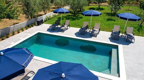 Villa Campi Dalmatia - Odmor u luksuznoj villi sa bazenom u Zadru, Galovac, Zadar, Hrvatska - 346.251 RSD - 5x noćenje u luksuznoj villi sa bazenom za 10 osoba, Korištenje privatnog grejanog bazena sa ležaljkama