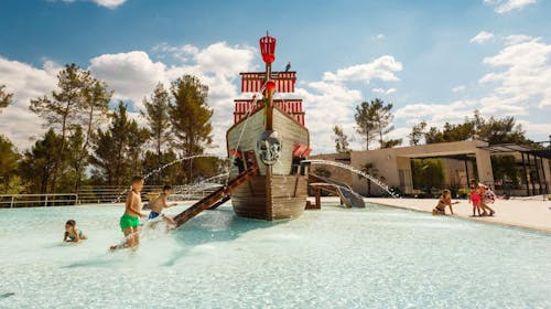 Santa Marina Camping - Porodično leto, Poreč, Istra, Hrvatska - 76.318 RSD - 5x noćenje u Premium Comfort mobilnoj kućici za do 4 osobe (2 dece do 11,99 godina besplatno), Posteljina i peškiri