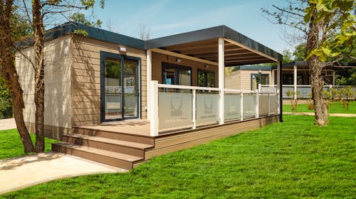 Santa Marina Camping - Last minute porodični letnji odmor u Poreču, Poreč, Istra, Hrvatska - 28.180 RSD - 3x noćenje u Premium Comfort mobilnoj kućici za 4 osobe (2 dece do 11,99 godina besplatno), Posteljina i peškiri