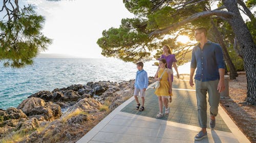 Bluesun Hotel Soline - Porodični pozdrav letu u Brelima, Brela, Makarska rivijera, Dalmacija, Hrvatska - 93.344 RSD - 3x noćenje u dvokrevetnoj Superior sobi sa balkonom (morska strana) za 2 osobe (2 dece do 11,99 godina i 1 dijete do 2,99 godina besplatno), Polupansion