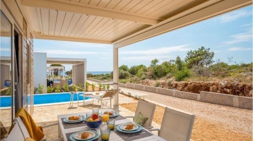 Terra Park Phalaris - Početak leta u savršenom kampu - Pinus Holiday Home sa bazenom, Novalja, Pag, Dalmacija, Hrvatska - 42.152 RSD - 2x noćenje u Pinus Holiday Home sa bazenom za do 5 osoba (4 odrasle osobe i 1 dete do 11,99 godina), Korištenje privatnog grejanog bazena
