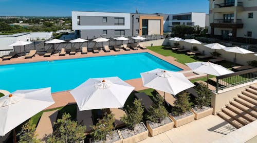 Blue Waves Resort - Last minute porodični paket opuštanja - Family Junior Suite, Malinska, ostrvo Krk, Hrvatska - 54.013 RSD - 2x noćenje u Family Junior Suite sa balkonom za 2 osobe (2 dece do 13 godina besplatno), Polupansion (doručak i večera)