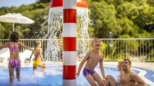 Aminess Vival Port9 Resort - Porodično leto na Korčuli, Korčula, Dalmacija, Hrvatska - 37.002 RSD - 2x noćenje u dvokrevetnoj Superior sobi sa balkonom strana park za 2 osobe (1 dete do 9,99 godina besplatno), Polupansion
