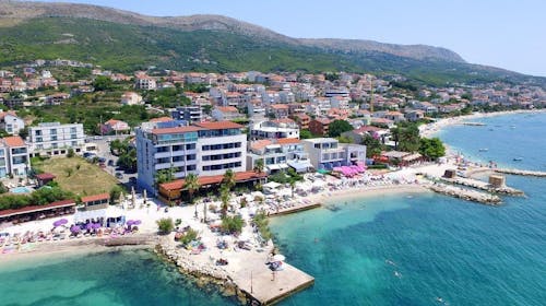 Hotel San Antonio - Odmor u Dalmaciji udvoje, Podstrana, Dalmacija, Hrvatska - 20.549 RSD - 1x noćenje u dvokrevetnoj Deluxe sobi sa balkonom i pogledom na more za 2 osobe, Buffet doručak