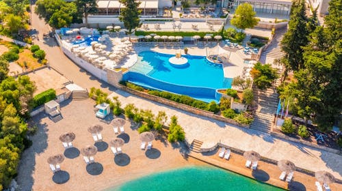 Aminess Vival Port9 Resort - Porodični kraj leta na Korčuli, Korčula, Dalmacija, Hrvatska - 29.484 RSD - 2x noćenje u dvokrevetnoj Superior sobi sa balkonom strana park za 2 osobe (1 dete do 9,99 godina besplatno), Polupansion