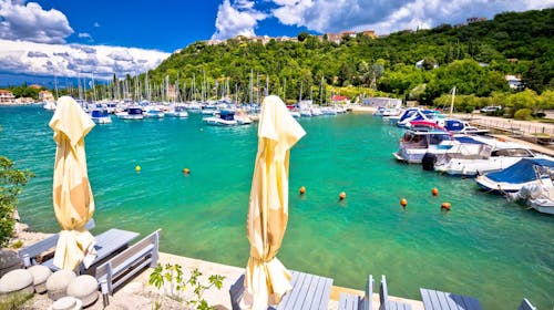 Hoteli Omišalj - Hotel Adriatic - Proleće na Krku, Omišalj, ostrvo Krk, Hrvatska - 21.146 RSD - 2x noćenje u dvokrevetnoj sobi za 2 osobe (1. dete do 7,99 godina besplatno), Polupansion (buffet doručak i buffet večera sa uključenim bezalkoholnim pićem)