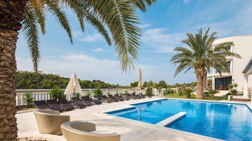 Resort Perla - Hotel Perla - Maj u Dalmaciji, Rogoznica, Dalmacija, Hrvatska - 28.185 RSD - 2x noćenje u Standard sobi sa balkonom i delomičnim pogledom na more za 2 osobe, Polupansion (buffet doručak i večera)