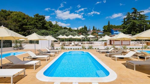 Apartmani Medena - Proleće sa polupansionom u prelepom Trogiru, Donji Seget, Trogir, Dalmacija, Hrvatska - 29.089 RSD - 2x noćenje u Superior apartmanu A (2+1) za 2 odrasle osobe (1 dete do 11,99 godina besplatno), Polupansion