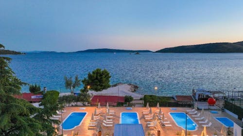 Apartmani Medena - Proleće sa polupansionom u prelepom Trogiru za 4 osobe, Donji Seget, Trogir, Dalmacija, Hrvatska - 61.227 RSD - 3x noćenje u Superior apartmanu B (4+1) za 4 odrasle osobe (1 dete do 11,99 godina besplatno), Polupansion