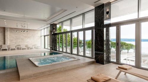 Hotel Miramare - Ekskluzivni početak leta - Posebna akcija, Crikvenica, Hrvatska - 81.601 RSD - 3x noćenje u dvokrevetnoj Superior sobi za 2 osobe, Polupansion