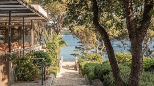 Aminess Younique Senses Resort - Porodična jesen sa all inclusive light na Hvaru, Vrboska, ostrvo Hvar, Hrvatska - 25.362 RSD - 2x noćenje u dvokrevetnoj Superior sobi sa balkonom za 2 osobe (1 dete do 9,99 godina besplatno), All inclusive light