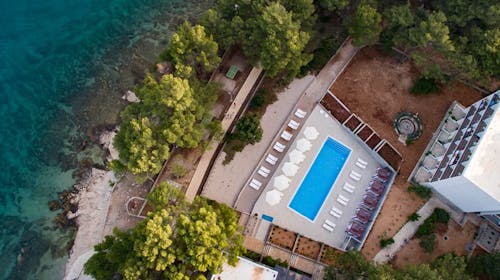 Aminess Younique Senses Resort - Porodični letnji all inclusive light na Hvaru, Vrboska, ostrvo Hvar, Hrvatska - 114.947 RSD - 4x noćenje u dvokrevetnoj Superior sobi sa balkonom za 2 osobe (1 dete do 9,99 godina besplatno), All inclusive light