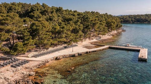 Aminess Younique Senses Resort - Porodični letnji all inclusive light na Hvaru, Vrboska, ostrvo Hvar, Hrvatska - 223.436 RSD - 7x noćenje u dvokrevetnoj Superior sobi sa balkonom za 2 osobe (1 dete do 9,99 godina besplatno), All inclusive light