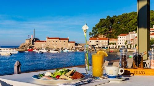 Hotel Riva by Aycon - Porodična jesen u Petrovcu, Petrovac, Crna Gora - 37.131 RSD - 3x noćenje u dvokrevetnoj Standard sobi sa pogledom na atrium ili na planine za 2 osobe (1 dete do 11,99 godina besplatno), Doručak