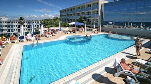 Hotel Gran Vista Plava Laguna - Leto u Poreču, Poreč, Istra, Hrvatska - 137.273 RSD - 7x noćenje u dvokrevetnoj Economy sobi sa dodatnim ležajem za 2 osobe (1. dete do 11,99 godina i 2. dete do 4,99 godina besplatno), Polupansion i piće uz večeru