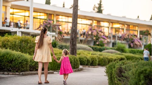 Aminess Vival Velaris Resort - Porodični odmor na Braču, Supetar, ostrvo Brač, Dalmacija, Hrvatska - 33.108 RSD - 2x noćenje u dvokrevetnoj Superior sobi sa balkonom (pogled park) za 2 osobe (1 dete do 9,99 godina besplatno), Polupansion
