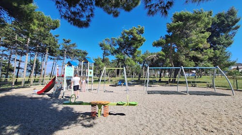 Auramar Pansion - Porodično leto u Dalmaciji, Sabunike, Privlaka, Dalmacija, Hrvatska - 184.208 RSD - 7x noćenje u Family sobi za 2 osobe (2 dece do 14,99 godina i 1 dete do 5 godina besplatno), Polupansion