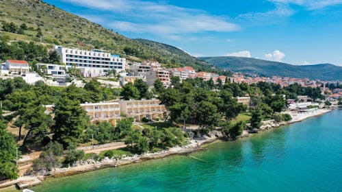 Hotel Val - Leto u Trogiru, Seget Donji, Trogir, Dalmacija, Hrvatska - 30.526 RSD - 3x noćenje u dvokrevetnoj Classic sobi (park strana) za 2 osobe (1. dete do 2,99 godina i 2. dete do 11,99 godina besplatno), Buffet doručak