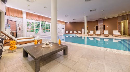 Hotel Punta Vodice - Porodična all inclusive light jesen sa daškom wellnessa, Vodice, Dalmacija, Hrvatska - 28.786 RSD - 2x noćenje u dvokrevetnoj Standard sobi sa balkonom morska strana za 2 osobe (1 dete do 11,99 godina i 2. dete do 2,99 godina besplatno), All inclusive light