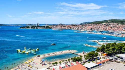 Hotel Punta Vodice - Porodično all inclusive light leto sa daškom wellnessa, Vodice, Dalmacija, Hrvatska - 69.673 RSD - 3x noćenje u dvokrevetnoj Standard sobi sa balkonom morska strana za 2 osobe (1 dete do 11,99 godina i 2. dete do 2,99 godina besplatno), All inclusive light