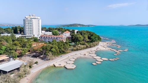 Hotel Punta Vodice - Porodično all inclusive light leto sa daškom wellnessa, Vodice, Dalmacija, Hrvatska - 207.021 RSD - 7x noćenje u dvokrevetnoj Standard sobi sa balkonom morska strana za 2 osobe (1 dete do 11,99 godina i 2. dete do 2,99 godina besplatno), All inclusive light