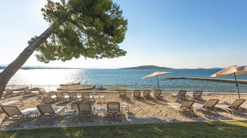 Villa Arausa - Porodični all inclusive light kraj leta, Vodice, Dalmacija, Hrvatska - 32.076 RSD - 2x noćenje u dvokrevetnoj Standard sobi sa balkonom morska strana za 2 osobe (1 dete do 11,99 godina i 2. dete do 2,99 godina besplatno), All inclusive light