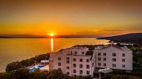 La Luna Island Hotel - Porodična all inclusive jesen na Pagu, Lun, ostrvo Pag, Hrvatska - 26.530 RSD - 2x noćenje u dvokrevetnoj Standard sobi sa pomoćnim ležajem za 2 osobe (1 dete do 11,99 godina i 2. dete do 2,99 godina besplatno), All inclusive
