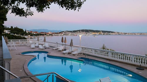 Hotel Val - Leto u Trogiru, Seget Donji, Trogir, Dalmacija, Hrvatska - 49.304 RSD - 5x noćenje u dvokrevetnoj Classic sobi (park strana) za 2 osobe (1. dete do 2,99 godina i 2. dete do 11,99 godina besplatno), Buffet doručak