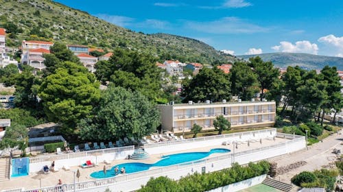 Hotel Val - Leto u Trogiru, Seget Donji, Trogir, Dalmacija, Hrvatska - 66.913 RSD - 7x noćenje u dvokrevetnoj Classic sobi (park strana) za 2 osobe (1. dete do 2,99 godina i 2. dete do 11,99 godina besplatno), Buffet doručak