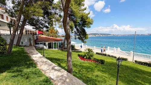 Hotel Val - Leto u Trogiru, Seget Donji, Trogir, Dalmacija, Hrvatska - 73.956 RSD - 7x noćenje u dvokrevetnoj Comfort sobi (morska strana) u depandansi za 2 osobe (1. dete do 2,99 godina i 2. dete do 11,99 godina besplatno), Buffet doručak