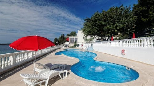 Hotel Val - Leto u Trogiru, Seget Donji, Trogir, Dalmacija, Hrvatska - 88.746 RSD - 7x noćenje u dvokrevetnoj Comfort sobi (morska strana) u depandansi za 2 osobe (1. dete do 2,99 godina i 2. dete do 11,99 godina besplatno), Buffet doručak
