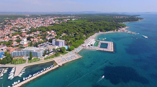 Ilirija Resort - Hotel Ilirija - VIP premium porodično leto sa punim pansionom u Biogradu - Akcijska cena, Biograd na Moru, Dalmacija, Hrvatska - 133.237 RSD - 5x noćenja u dvokrevetnoj Premium Club sobi za 2 osobe (1 dete do 12 godina i 1 dete do 7 godina besplatno), Puni pansion