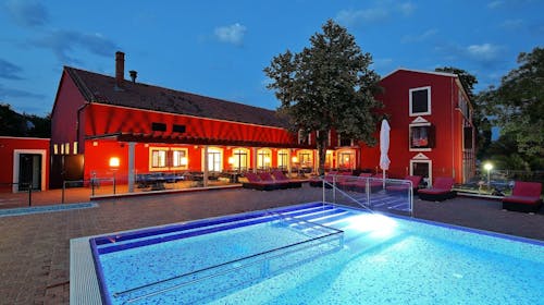 Ilirija Resort - Hotel Villa Donat - Romantično ili porodično leto sa punim pansionom - Akcijska cena, Sv. Filip Jakov, Dalmacija, Hrvatska - 102.034 RSD - 5x noćenje u dvokrevetnoj Comfort sobi za 2 osobe (1 dete do 7 godina i 1 dete do 12 godina besplatno), Puni pansion
