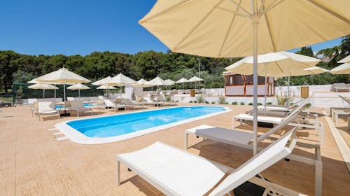 Apartmani Medena - Last minute leto sa polupansionom u Trogiru za 4 osobe, Donji Seget, Trogir, Dalmacija, Hrvatska - 62.100 RSD - 2x noćenje u Superior apartmanu B (4+1) za 4 odrasle osobe (1 dete do 11,99 godina besplatno), Polupansion