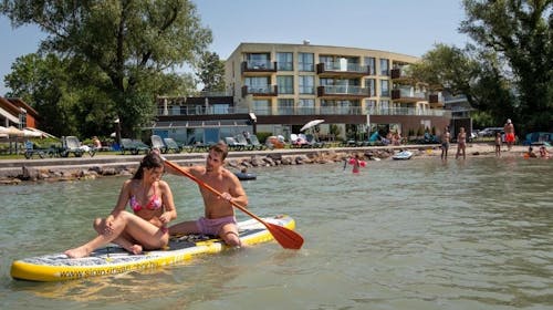 Hotel Azúr - Last minute odmor u Superior porodičnoj sobi, Siofok, Mađarska - 68.219 RSD - 4x noćenje u Superior dvokrevetnoj sobi za 2 osobe (2 dece do 13,99 godina besplatno), Polupansion