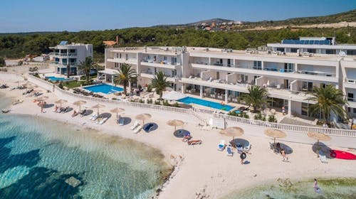 Resort Perla - Hotel Perla - Leto u Dalmaciji, Rogoznica, Dalmacija, Hrvatska - 35.225 RSD - 2x noćenje u Standard sobi sa balkonom i delomičnim pogledom na more za 2 osobe, Polupansion (buffet doručak i večera)