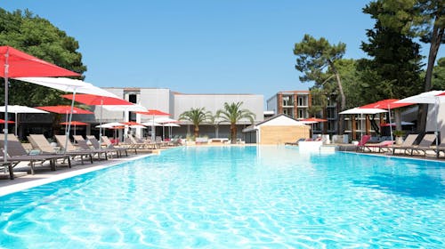 Hotel Pelegrin Plava Laguna - Leto u obnovljenom hotelu u Istri, Umag, Istra, Hrvatska - 60.565 RSD - 2x noćenje u Classic sobi sa balkonom (park strana) za 2 osobe (1. dete do 11,99 godina i 2. dete do 4,99 godina besplatno), Polupansion