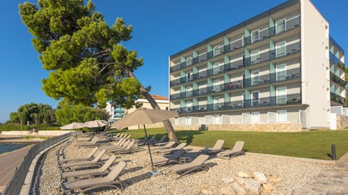 Villas Arausana & Antonina - Početak i kraj leta uz more, Vodice, Dalmacija, Hrvatska - 34.274 RSD - 2x noćenje u dvokrevetnoj sobi sa balkonom (morska strana) za 2 osobe (1 dete do 11,99 godina i 2. dete do 2,99 godina besplatno), Polupansion