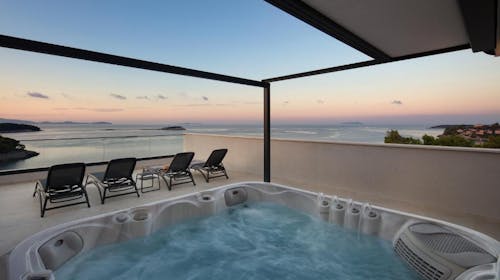 Aminess Alfir Hotel - Jesenji odmor na Korčuli, Korčula, Dalmacija, Hrvatska - 24.297 RSD - 2x noćenje u Premium suite sa balkonom za 2 osobe (2 dece do 9,99 godina besplatno), Polupansion i uključeno piće uz večeru