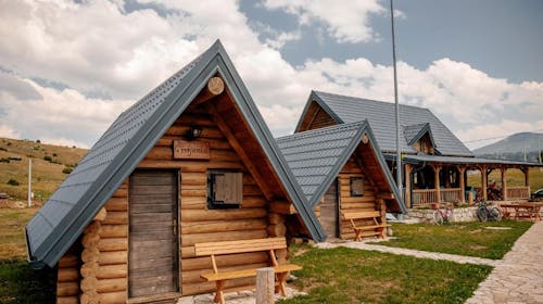 Etno selo ,,Pivska Vila'' - Tradicionalni odmor u prirodi, Nedajno, Crna Gora - 6.926 RSD - 1x noćenje u dvokrevetnom bungalovu za 2 osobe (1 dete do 7 godina besplatno), Doručak