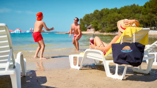 Pine Beach Pakoštane - Porodični all inclusive light odmor uz sport i prirodu, Pakoštane, Dalmacija, Hrvatska - 85.331 RSD - 3x noćenje u Comfort bungalovu (bez struje) za 3 osobe (2 dece do 3,99 godina besplatno), All inclusive light